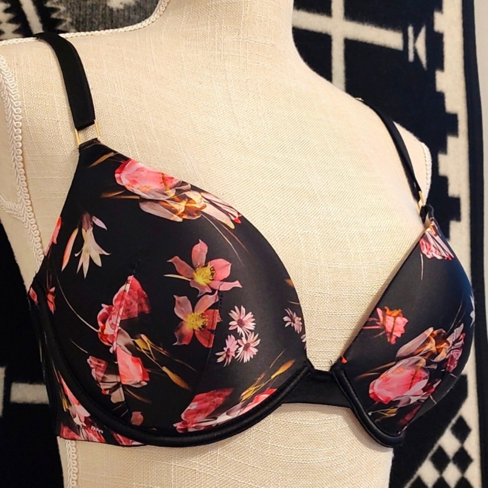 VICTORIA'S SECRET VERY
SEXY PLUNGE PUSH-UP Satin Black
Floral BRA Size 38DD - Picture 3 of 10